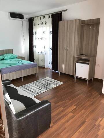 Фото номера Трехместный номер с собственной ванной комнатой Гостевой дом Casa Florenta г. Венус 8