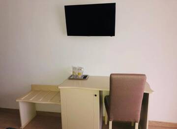 Фото номера Двухместный номер с 1 кроватью Отель Academy Hotel г. Венус 4